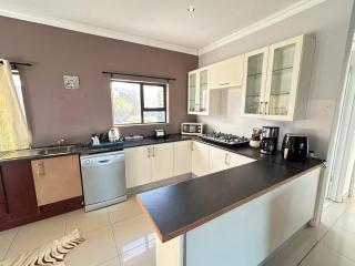 Spacious 3-Bedroom House Rental in Kei Mouth, South Africa - 8