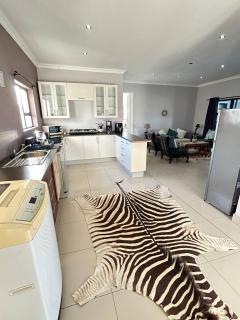 Spacious 3-Bedroom House Rental in Kei Mouth, South Africa - 4