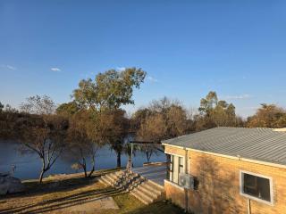 Luxurious Riverside Retreat in Lindequesdrif, Vaal River - 8