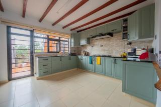 Luxury 4-Bedroom A-Frame Cabin - Nanyuki - 7