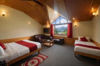 Hotel Hollywood Vibes #riverview #premium rooms #prime location #most awarded #parking #top rated #open terrace #lawn #best selling hotel in manali - 4