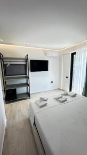 Saranda's Crown - 8