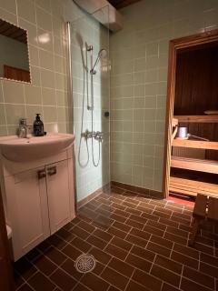 Cozy House - 3 Bedrooms with Sauna - 4