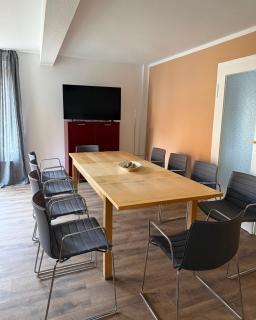 Ferienhaus für Familientreffen mit großem Garten, 4 Schlafzimmer, 2 Bäder, Parkplätze - 8
