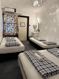 HOSTEL LOVELY ROOMS CITY CENTER, shared Bathroom - 1