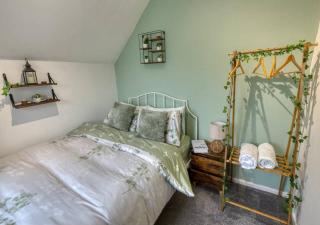 Spacious Cozy 2BR House Sleeps 5 Family Friendly Parking Pets Contractors Professionals Short Long Stays - 8