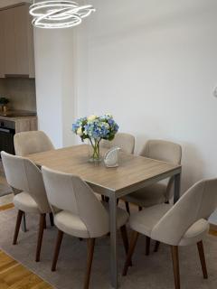 Astor Apartment - 2