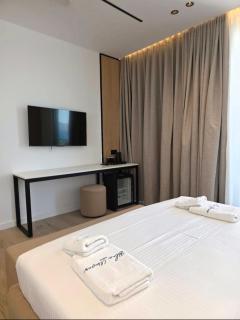 Blue Waves Hotel & Suites - 1