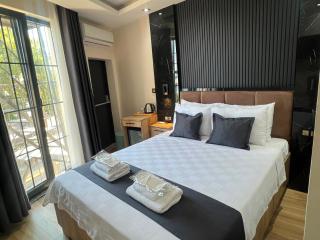 The Bail Hotel - 7