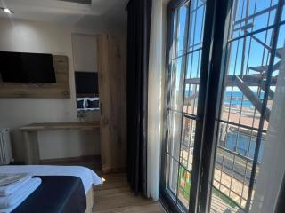 The Bail Hotel - 6