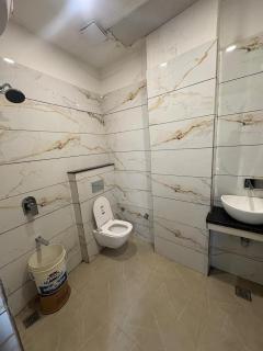 Hotel U V 2 mins from golden temple - 8