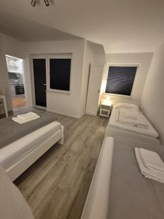 Modernes 1-Zimmer-Apartment mit 3 Einzelbetten, WLAN & Parkplatz nähe Bremen - 2