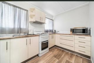 Coastal Convenience in Mudjimba, 1 Bed Apartment - 2
