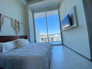 Luxury Beachfront 2BR and Flex Pools, Spa & Padel - 8