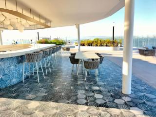 Luxury Beachfront 2BR and Flex Pools, Spa & Padel - 6