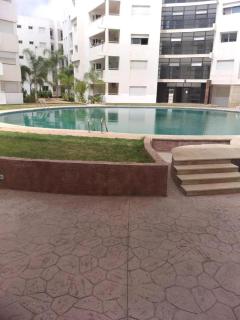 Family Apartment with Pool - 8