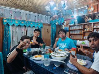 Dolphin houseboat - 9