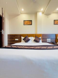HOTEL VRINDA 966O9O1OO6 Old city Just 750mtr from City palace By SK - 9