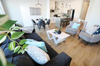 Stylish Home with AC 3 King Beds Garage Disney - 3