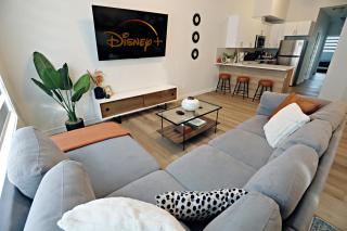 Downtown 3 Queen Beds AC Double Garage Disney - 1