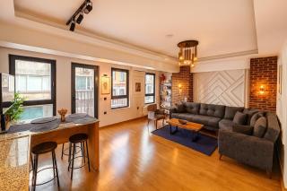 GuestPort No 3 Luxury Suite with Balcony, 2 Bathrooms - 0