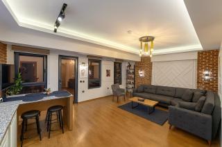 GuestPort No 3 Luxury Suite with Balcony, 2 Bathrooms - 5