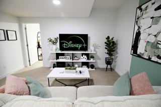 King Bed Disney Long Stays Garage Airport - 4