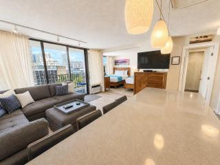 Waikiki Banyan Ohana Suite - 7
