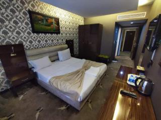 Blue Mercury Hotel - 9