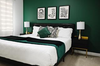Chic Modern Home King Bed Fireplace Disney - 7
