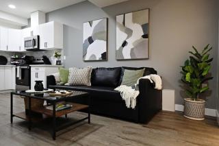 Queen Suite 20 Min from YEG Airport with Disney+ - 4