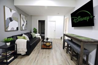 Queen Suite 20 Min from YEG Airport with Disney+ - 3