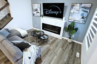 Three King Beds Central AC Fireplace Park Disney - 9