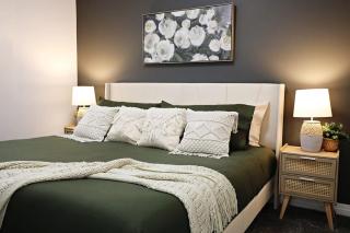 Three King Beds Central AC Fireplace Park Disney - 5