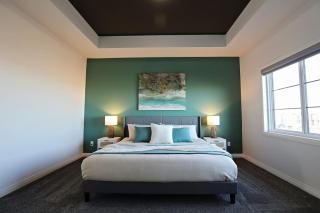 Three King Beds Central AC Fireplace Park Disney - 4