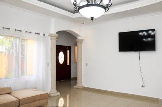 Luxury 4BR Home in Santa Cruz Tegucigalpa - 2