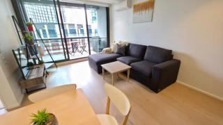 Level 16 Docklands Apartment with Yarra River View - 5
