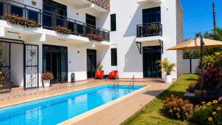 KokoBay Apartments Grand Baie - Chic Units with Pool - 4