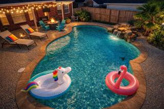 Spacious 5BR Villa with Pool, Fire Pit, and Game Area - 1