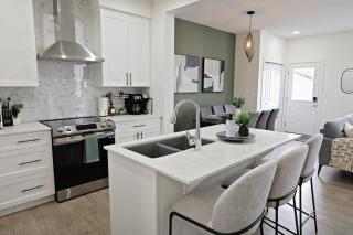 Elegant Retreat with King Beds Golf Disney Near WEM - 5