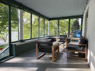Lakefront Farmhouse for Family Gatherings - 7
