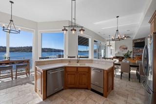 Sunrise Shores Estate - 4BD-4BA Luxury Lakefront - 5