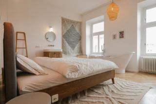 Luxury Suite with Bathtub & Main Square View - 6