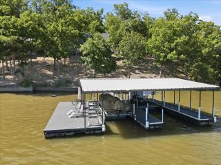 Stay at this 4 Bed 3 Bath Lakefront Home with Private Dock - 9