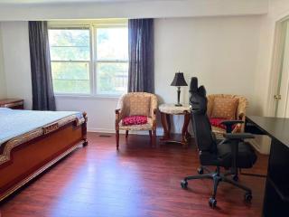 Quiet Queen Bedroom near Steeles Bayview - 2