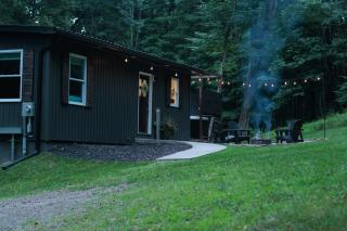 The Outpost-2 bed bungalow w/Hot Tub - 0