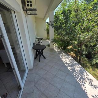 Studio apartment near city center with free parking and terrace ''Matea 4'' - 2