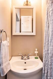 Charming 2 Bedroom Apt Shelby Park, Germantown - 8