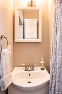 Charming 2 Bedroom Apt Shelby Park, Germantown - 7