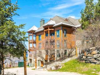 3bedroom ski in-out spa lakeview 2indoorparks elevator Equinoxe Tremblant - 0